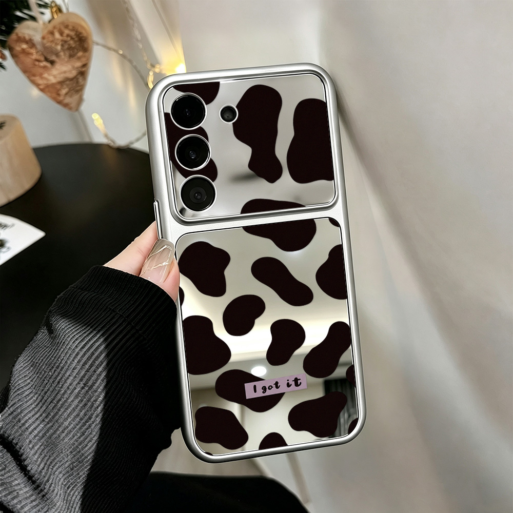 غطاء هاتف بتصميم Y2K مع طبعة ج - مراجعة Samsung Galaxy A55 وسعره